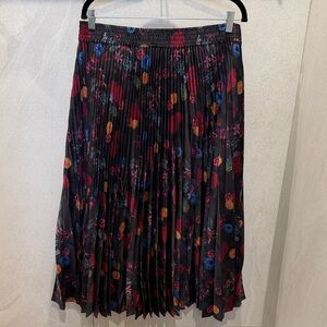 Club Monaco Pleated Floral Midi Skirt in Black with Multicolor Print. NS home.